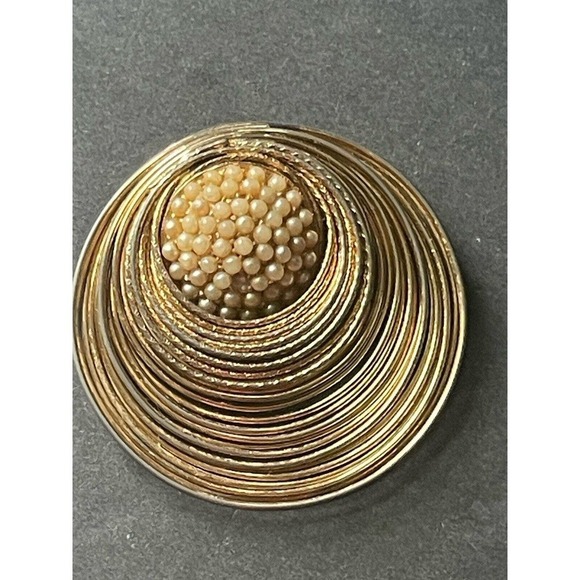 Vintage Wire Circle Faux Pearl MCM Minimalist Gold Tone Cocktail Retro Brooch - Picture 1 of 7